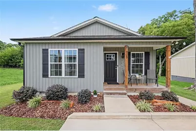 408 Jarrett Street, Thomasville, NC 27360 - Photo 2