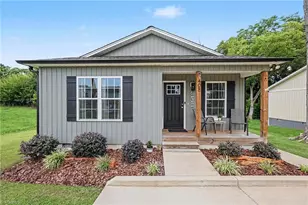 408 Jarrett St, Thomasville, NC 27360 - Photo 2