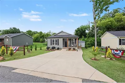 408 Jarrett Street, Thomasville, NC 27360 - Photo 4