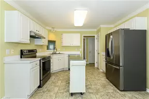 5607 Wellsley Dr W, Greensboro, NC 27407 - Photo 8
