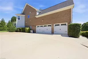 4403 Bonnie Loch Dr, Burlington, NC 27215 - Photo 4