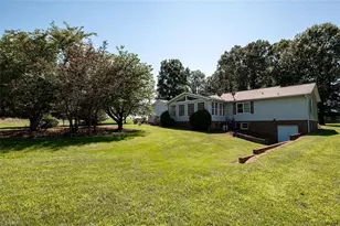 173 Old Meadowbrook Ln, Elkin, NC 28621 - Photo 4
