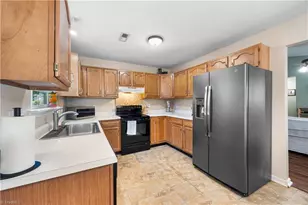 5702 Fountainhead Dr, Greensboro, NC 27455 - Photo 8