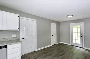 5832 Sir Knight Cir, Clemmons, NC 27012 - Photo 10