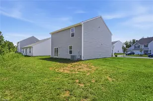 2106 Briar Run Dr, Greensboro, NC 27405 - Photo 28