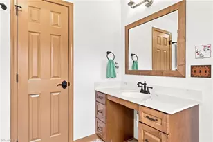2052 Kennedy Rd, Thomasville, NC 27360 - Photo 20
