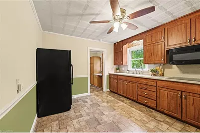 204 Broad Street, Reidsville, NC 27320 - Photo 10