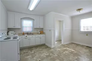 1320 Whitsett St, Burlington, NC 27215 - Photo 14