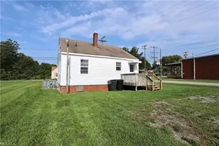 1320 Whitsett St, Burlington, NC 27215 - Photo 2