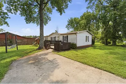374 Grimes Boulevard, Lexington, NC 27292 - Photo 2