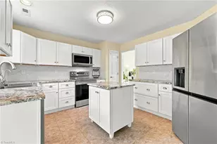 6306 Thornblade Ct, Greensboro, NC 27410 - Photo 12