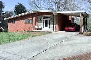 3743 Crosland Rd, Winston-Salem, NC 27106 - Photo 2