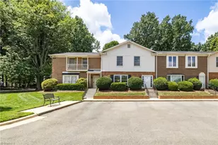 1 Fountain Manor Dr, Greensboro, NC 27405 - Photo 8