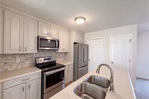 889 Salem Pointe Ln, Winston-Salem, NC 27101 - Photo 2
