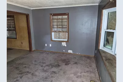 2024 Willow Road, Greensboro, NC 27406 - Photo 6