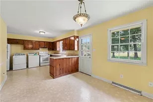 509 Oakwood Ln, Graham, NC 27253 - Photo 6