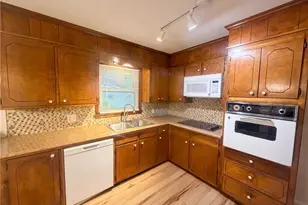 608 Morehead St, Reidsville, NC 27320 - Photo 2