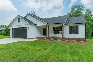 32 Ranchor Dr, Thomasville, NC 27360 - Photo 2
