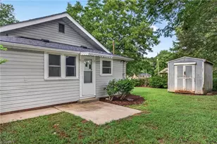 222 W Brower Ave, Liberty, NC 27298 - Photo 22