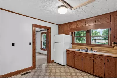 222 W Brower Avenue, Liberty, NC 27298 - Photo 12