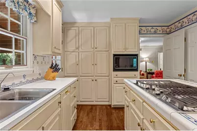 2922 Round Hill Road, Greensboro, NC 27408 - Photo 12