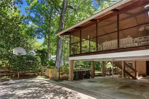 2922 Round Hill Rd, Greensboro, NC 27408 - Photo 38