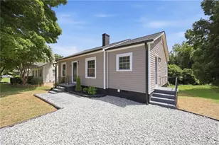 402 Gilbreath St, Graham, NC 27253 - Photo 2