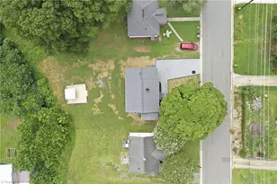 402 Gilbreath St, Graham, NC 27253 - Photo 14