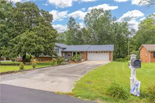 3900 Briarwood Ave, High Point, NC 27265 - Photo 4