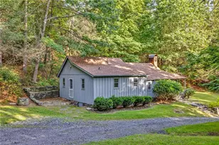 1092 Hartzog Ford Rd, West Jefferson, NC 26342 - Photo 2