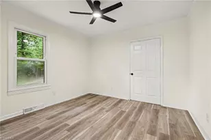 210 Stone St, Thomasville, NC 27360 - Photo 12
