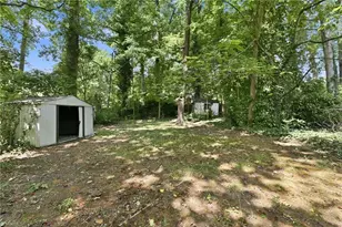 2411 Dellwood Dr, Greensboro, NC 27408 - Photo 36