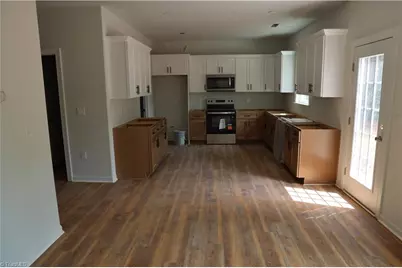 4533 Baux Mountain Road, Winston-Salem, NC 27105 - Photo 6