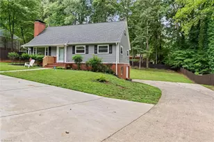 521 Dogwood Cir, High Point, NC 27260 - Photo 2
