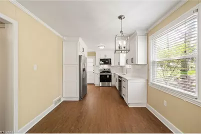 2425 Lyndhurst Avenue, Winston-Salem, NC 27103 - Photo 6