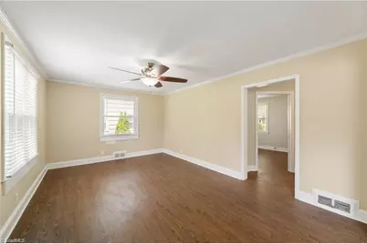 2425 Lyndhurst Avenue, Winston-Salem, NC 27103 - Photo 8