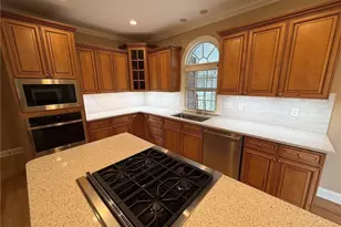 1016 Longhorn Ct, Greensboro, NC 27455 - Photo 8