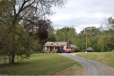 137 Derris Road, Stoneville, NC 27048 - Photo 4