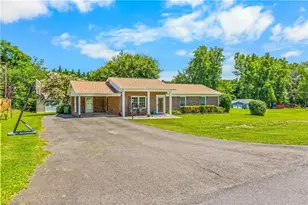 307 E Devon Dr, Mount Airy, NC 27030 - Photo 2