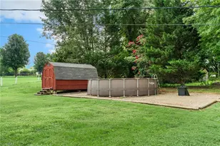 141 Lowell St, Lexington, NC 27295 - Photo 8
