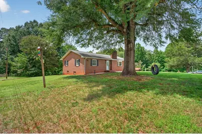 142 Shamrock Boulevard, Elkin, NC 28621 - Photo 2