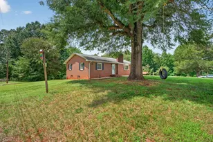 142 Shamrock Blvd, Elkin, NC 28621 - Photo 2