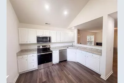 30 Pickwick Place, Greensboro, NC 27407 - Photo 2