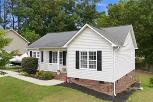 715 Dillon St, Thomasville, NC 27360 - Photo 4