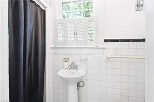 916 W Davis St, Burlington, NC 27215 - Photo 32