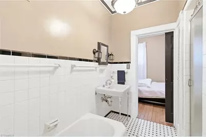 916 W Davis Street, Burlington, NC 27215 - Photo 16