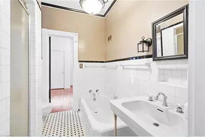 916 W Davis Street, Burlington, NC 27215 - Photo 14