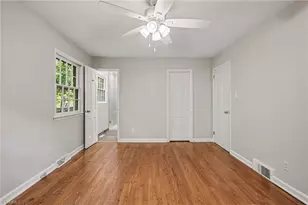 1105 McDowell Dr, Greensboro, NC 27408 - Photo 14