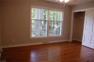 1105 McDowell Dr, Greensboro, NC 27408 - Photo 10