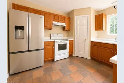 2610 Chatfield Drive, Winston-Salem, NC 27103 - Photo 12